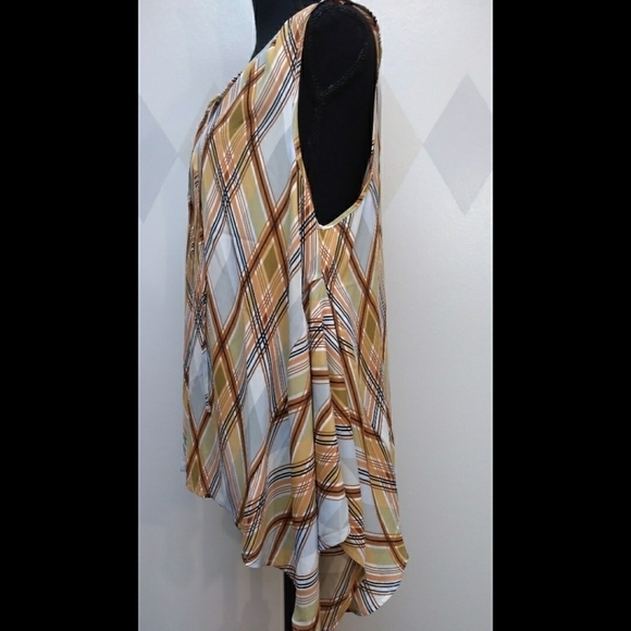 Charming Charlie lightweight sleeveless plaid top - Picture 5 of 10